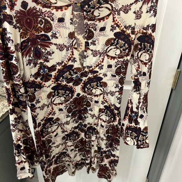 NWOT VENUS paisley dress. - Picture 5 of 16